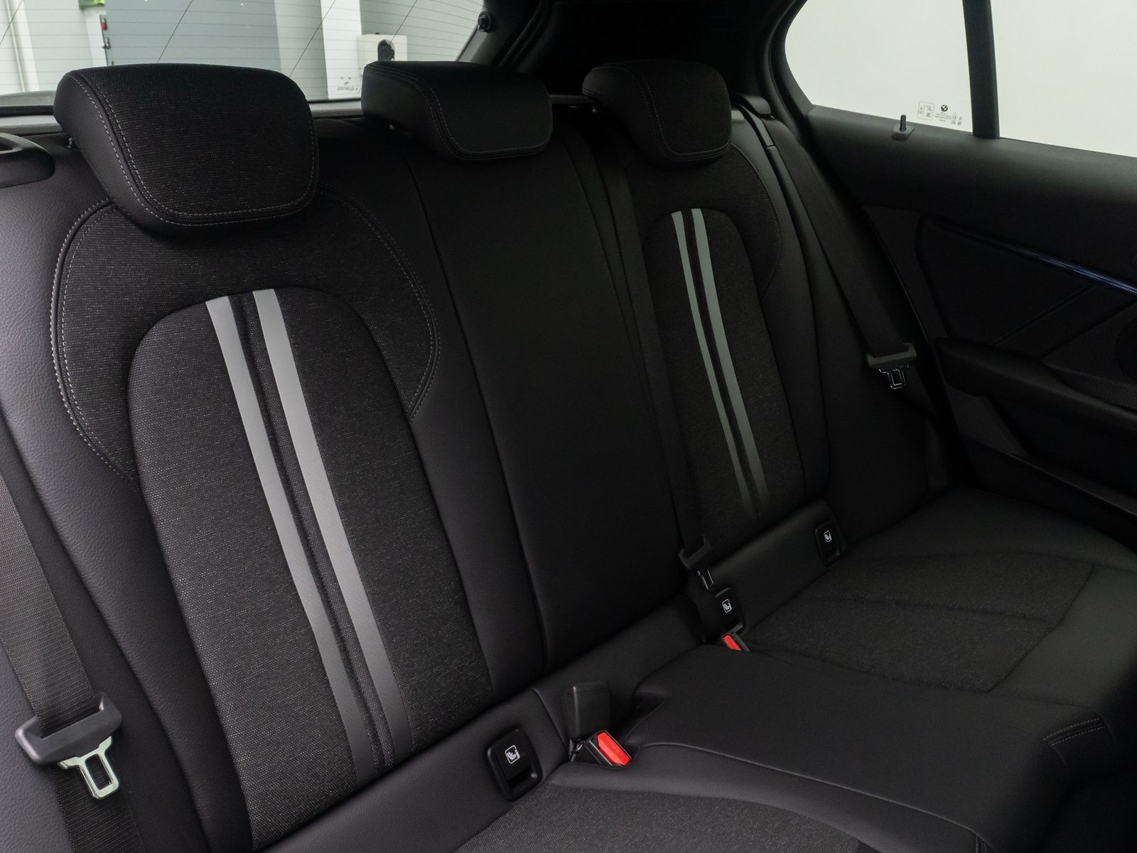 Fahrzeugabbildung BMW 118i Sport Line LED Navi DAB Tempomat