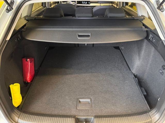 Fahrzeugabbildung Volkswagen Golf VIII Variant 2.0 TDI MOVE LED-MATRIX KAMERA