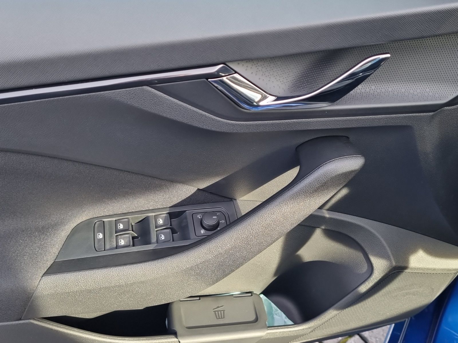 Fahrzeugabbildung SKODA Scala Tour 1,0 TSI DSG Black Image SimplyClever