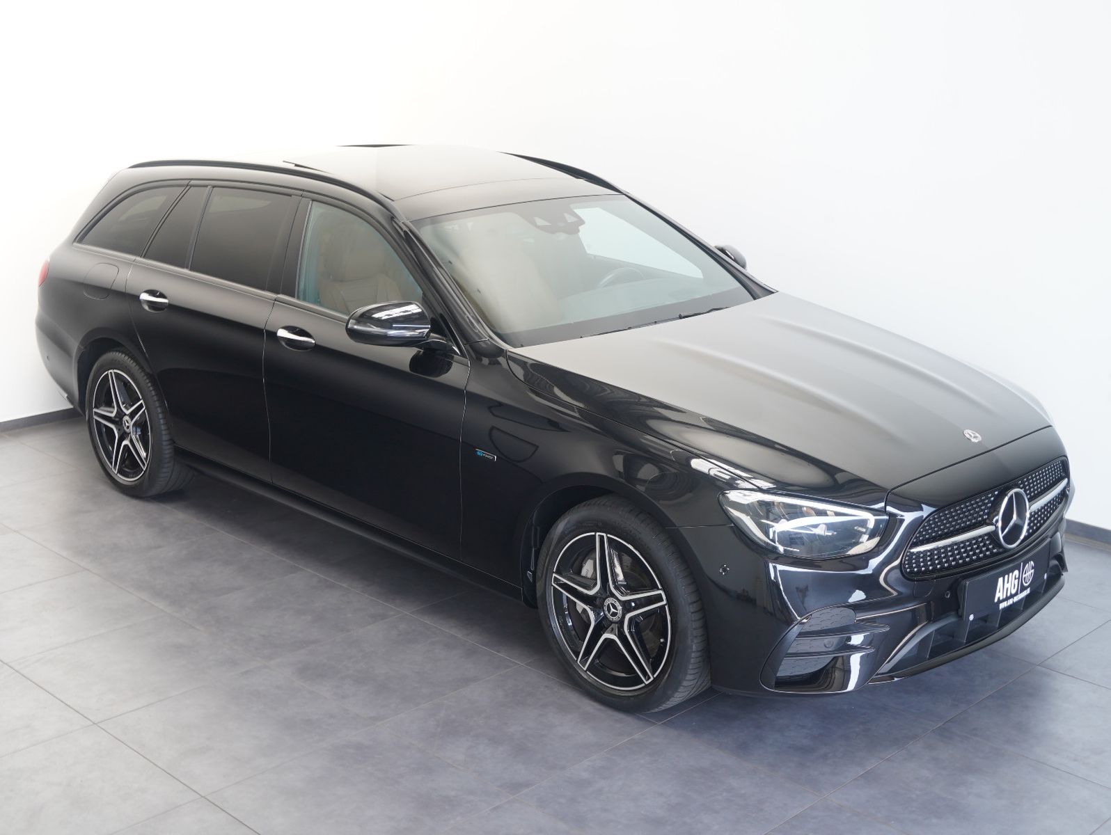 Fahrzeugabbildung Mercedes-Benz E 300 de T 4Matic AMG Line DISTRONIC/PANORAMA