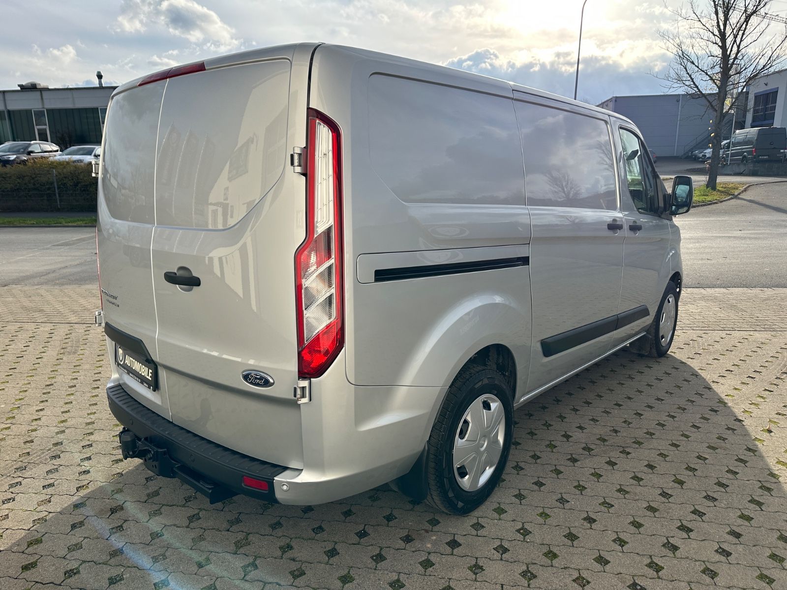 Fahrzeugabbildung Ford Transit Custom Kasten 300 Autom./Navi/Kamera/AHK