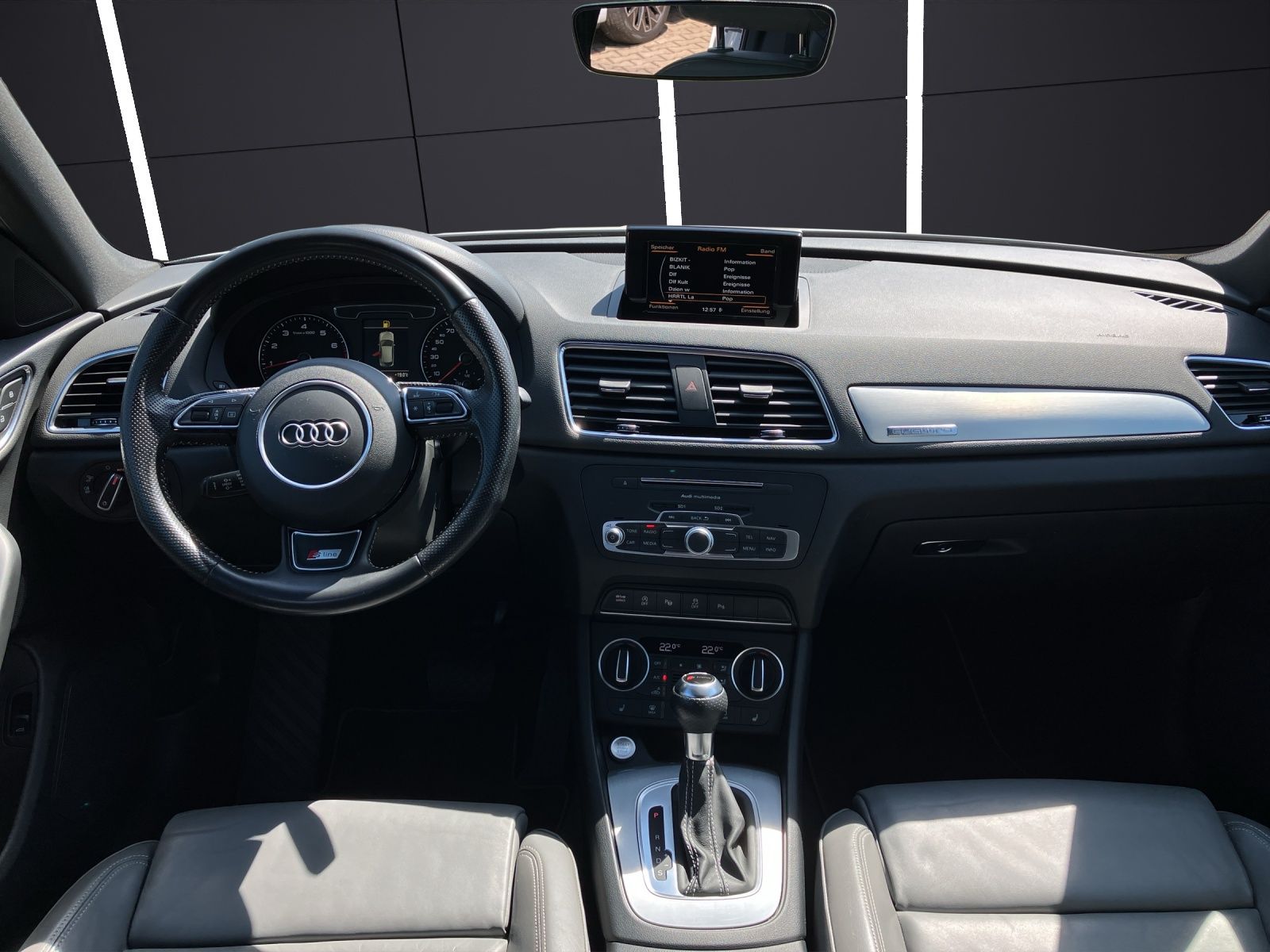 Fahrzeugabbildung Audi Q3 sport quattro S-Line LED Nappa