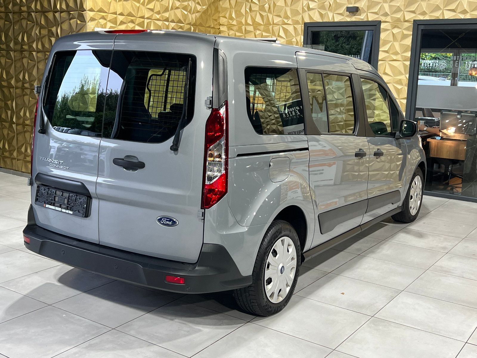 Fahrzeugabbildung Ford Transit Connect Kombi lang//5-SITZER/KLIMA//PDC