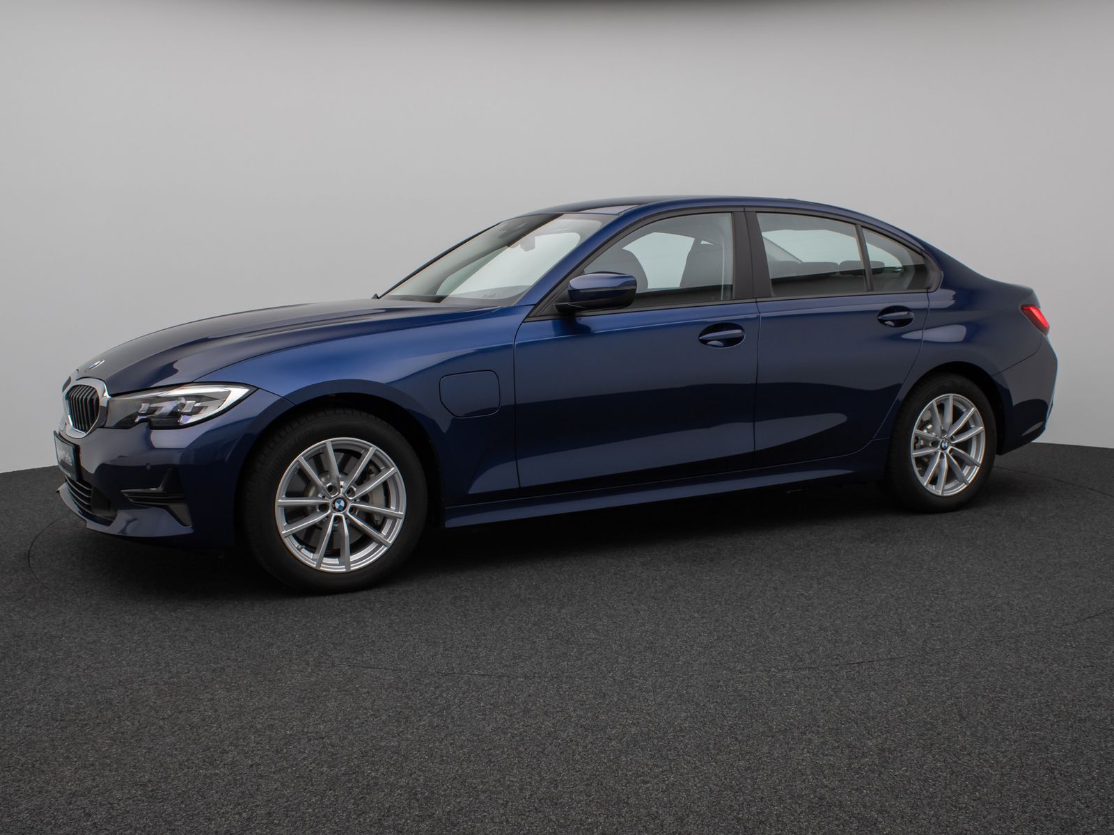 Fahrzeugabbildung BMW 330e  CockPitPro PDC Alarm Geschwindigkeitsreg