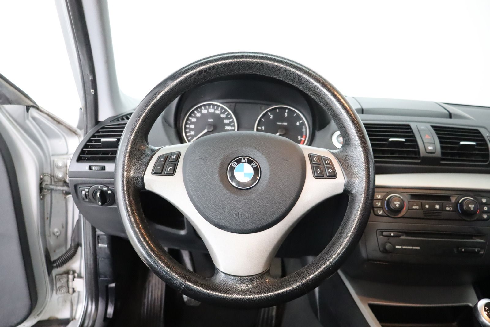Fahrzeugabbildung BMW 118 d * Navi * Schiebedach
