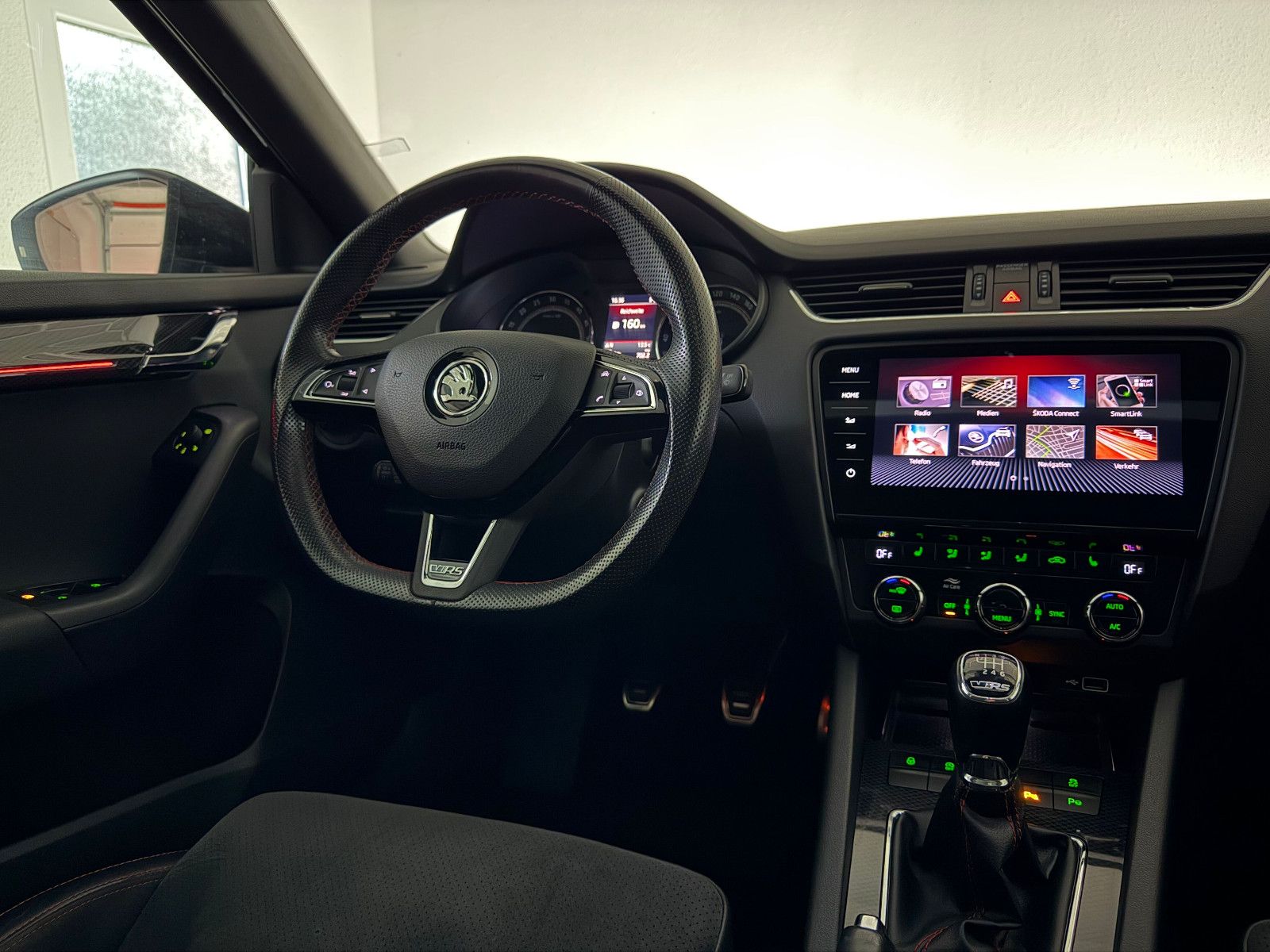 Fahrzeugabbildung SKODA Octavia Lim. RS/LED/PANO/DAB/MEMORY/ACC/AMBI+