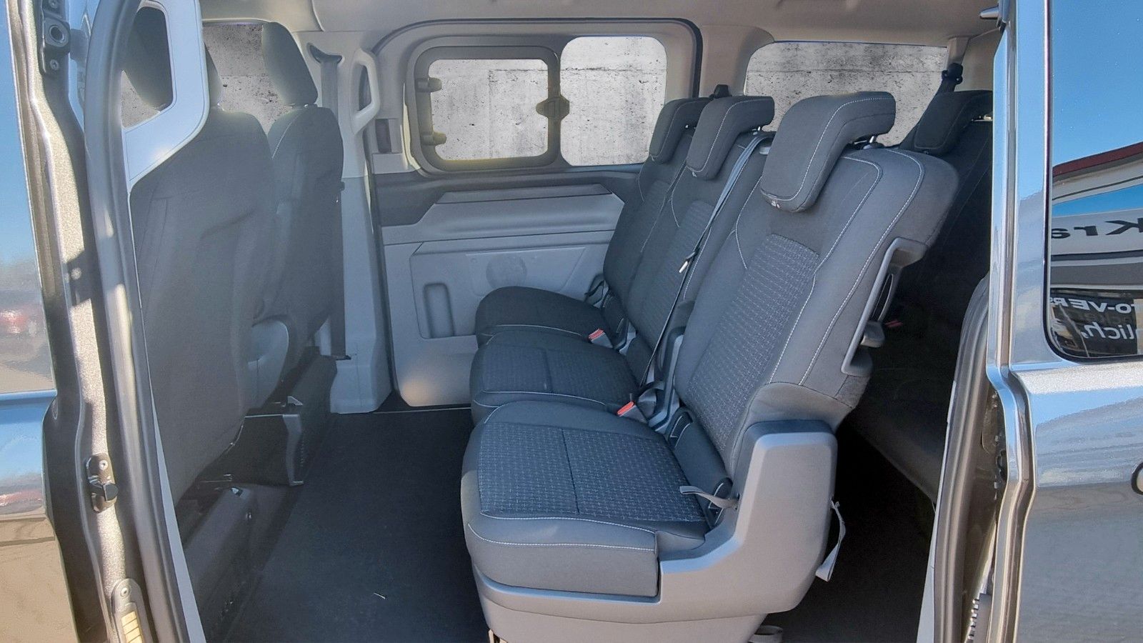 Fahrzeugabbildung Ford Transit Custom Kombi 320 L1 FWD Trend