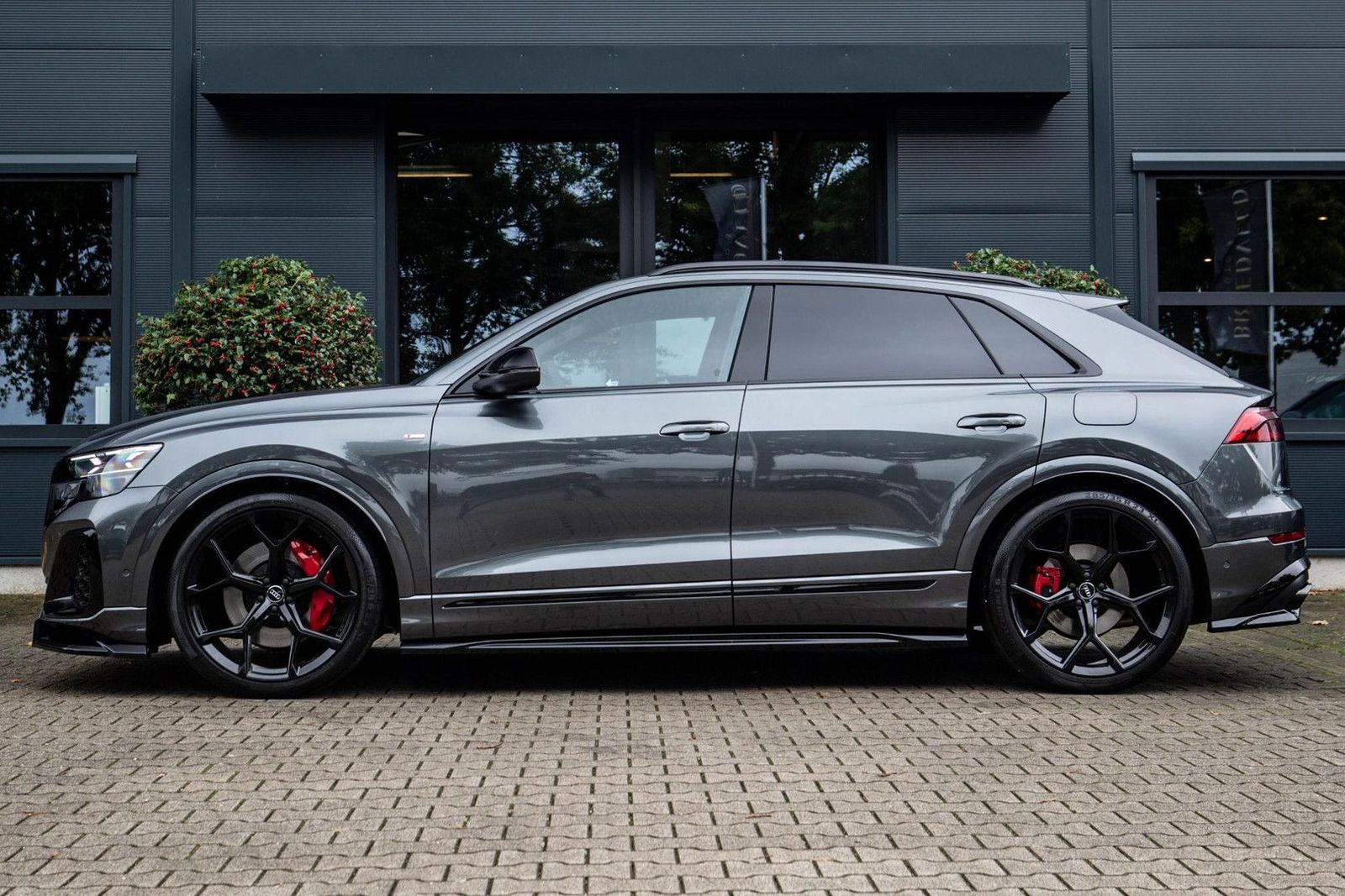 Audi Q8 60 TFSI e Competition 490pk, Carbon, Full-opt imagem 3