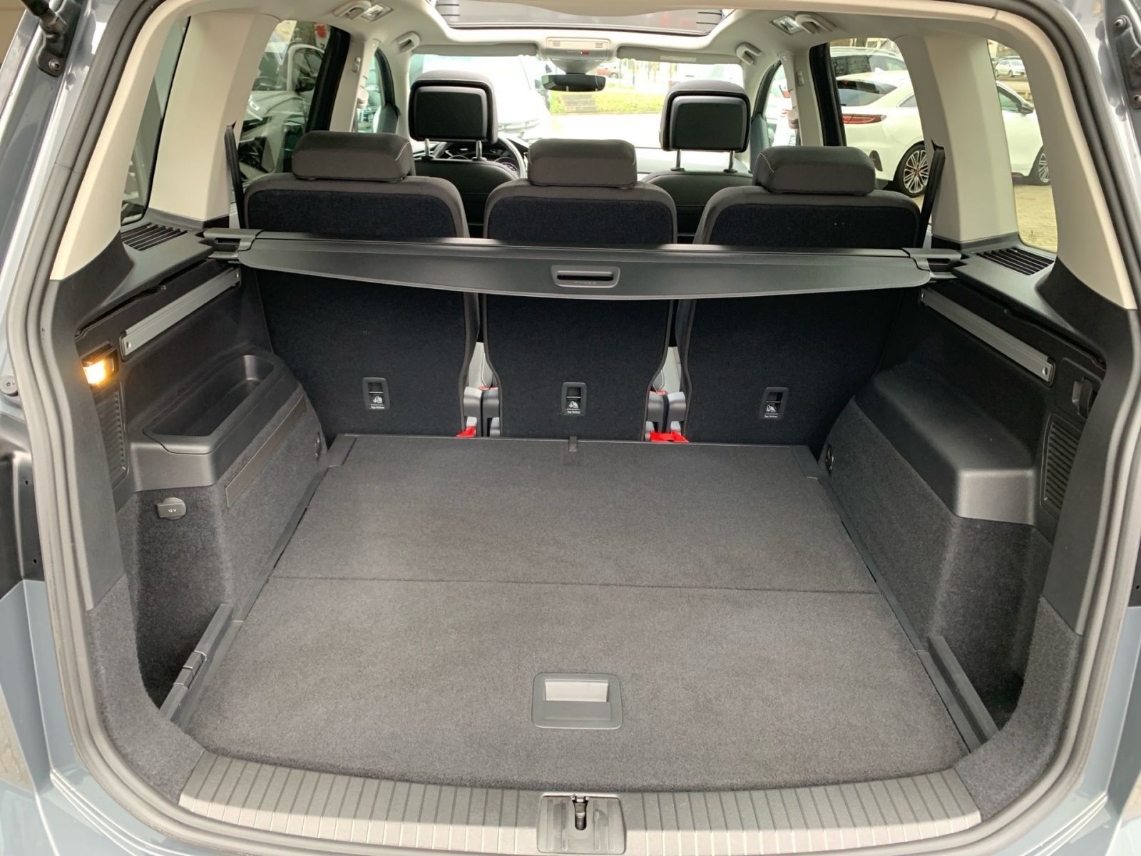 Fahrzeugabbildung Volkswagen Touran 2.0 TDI Active Navi Panorama Dach