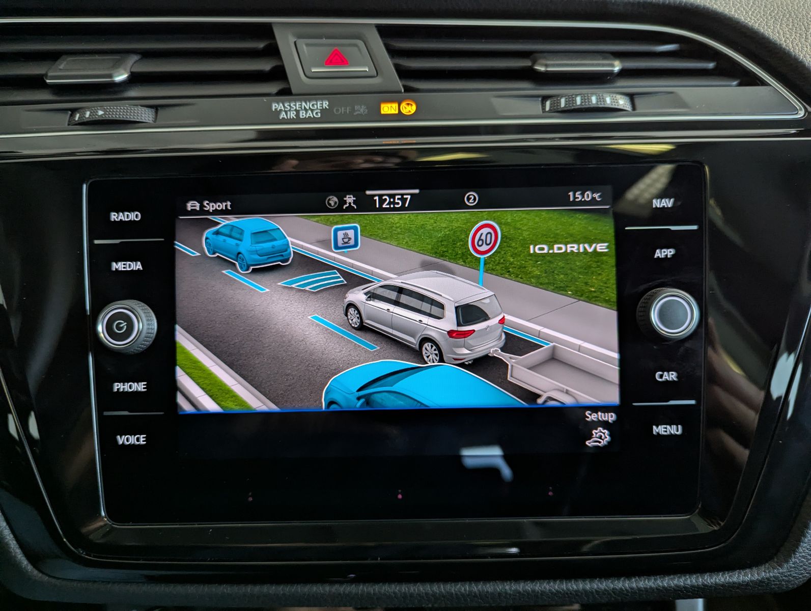 VW Touran 2.0 DSG R-Line High. Pano 7-Si IQ.Dri AHK - Image 33