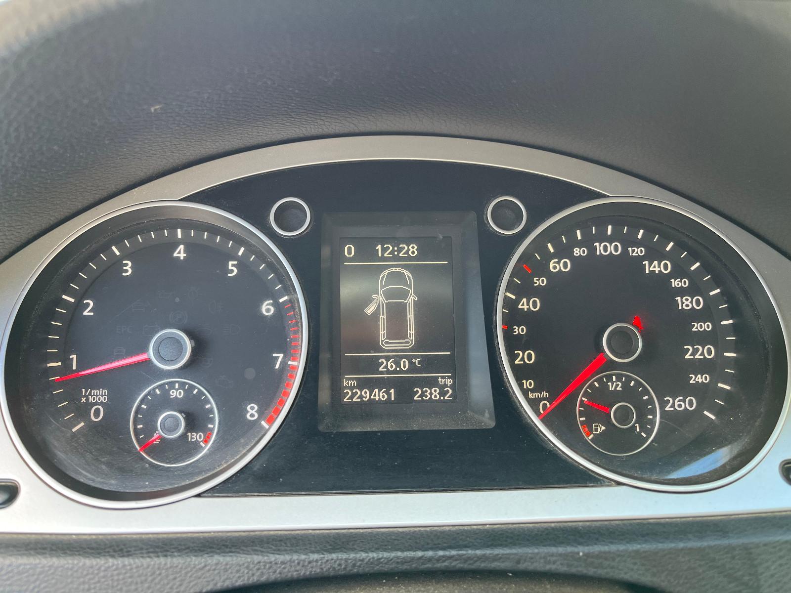 Volkswagen Passat 2010 — photo 31