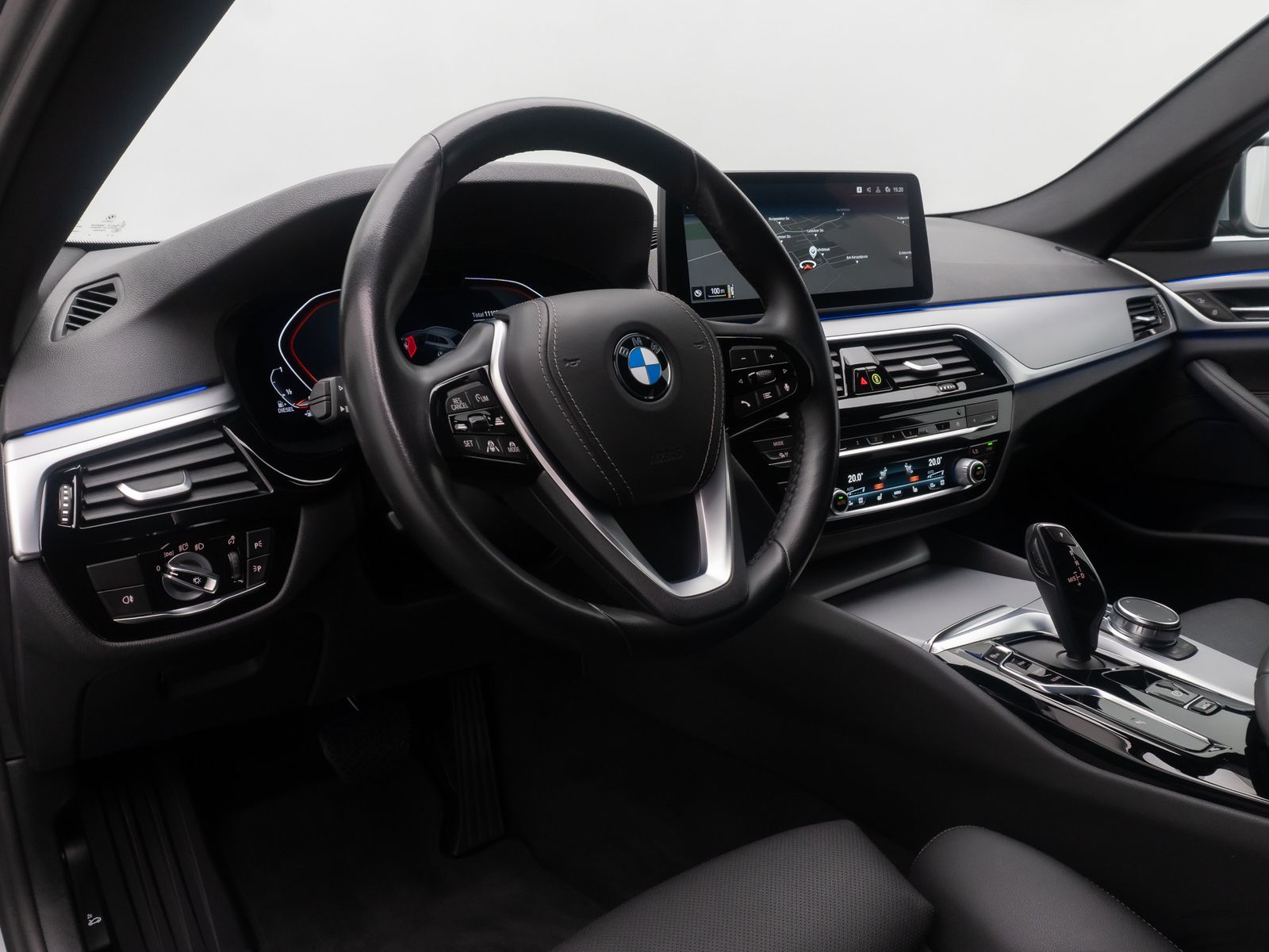Fahrzeugabbildung BMW 520d xD Kamera HUD DAB AHK Alarm ACC Laser Sport
