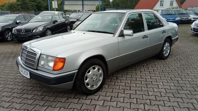 Mercedes-Benz W124 230E