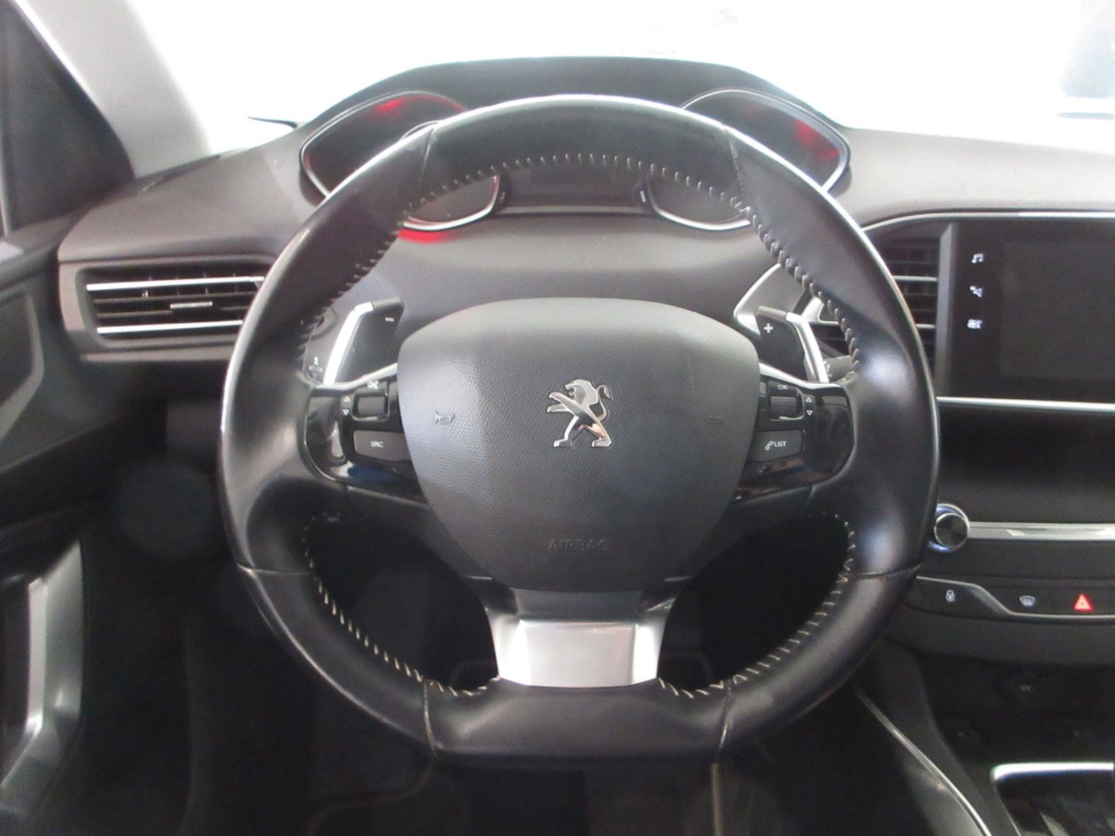 Fahrzeugabbildung Peugeot 308 SW Allure 1.5D LED/NAVI/SHZ/PDC/R´CAMERA