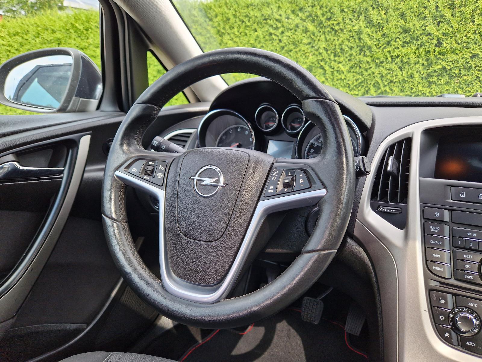 Opel Astra 2013 — фото 17