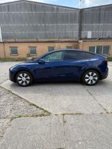Tesla Model Y Standard Range - blaue Tesla Model Y