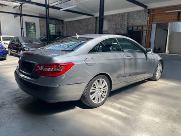 Mercedes E 200 - 3