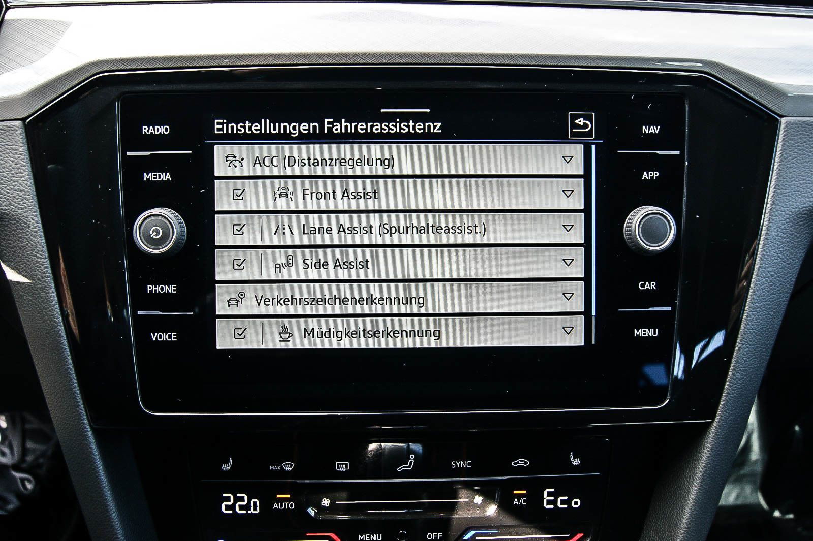 Fahrzeugabbildung Volkswagen Passat Variant HYBRID GTE IQ NAVIGATION 1.HAND