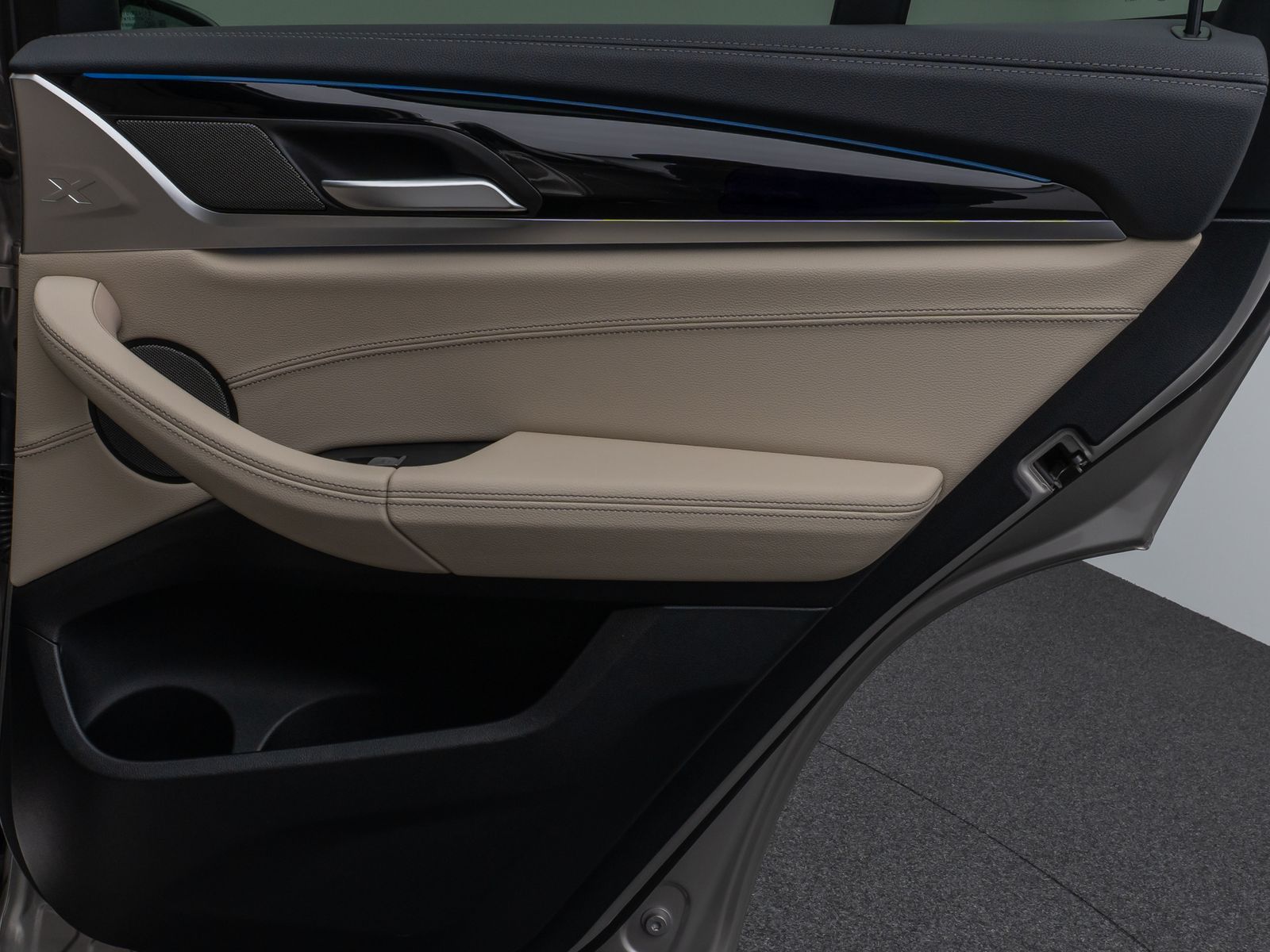 Fahrzeugabbildung BMW iX3 Impressive M Sport Panorama Laser HUD H/K