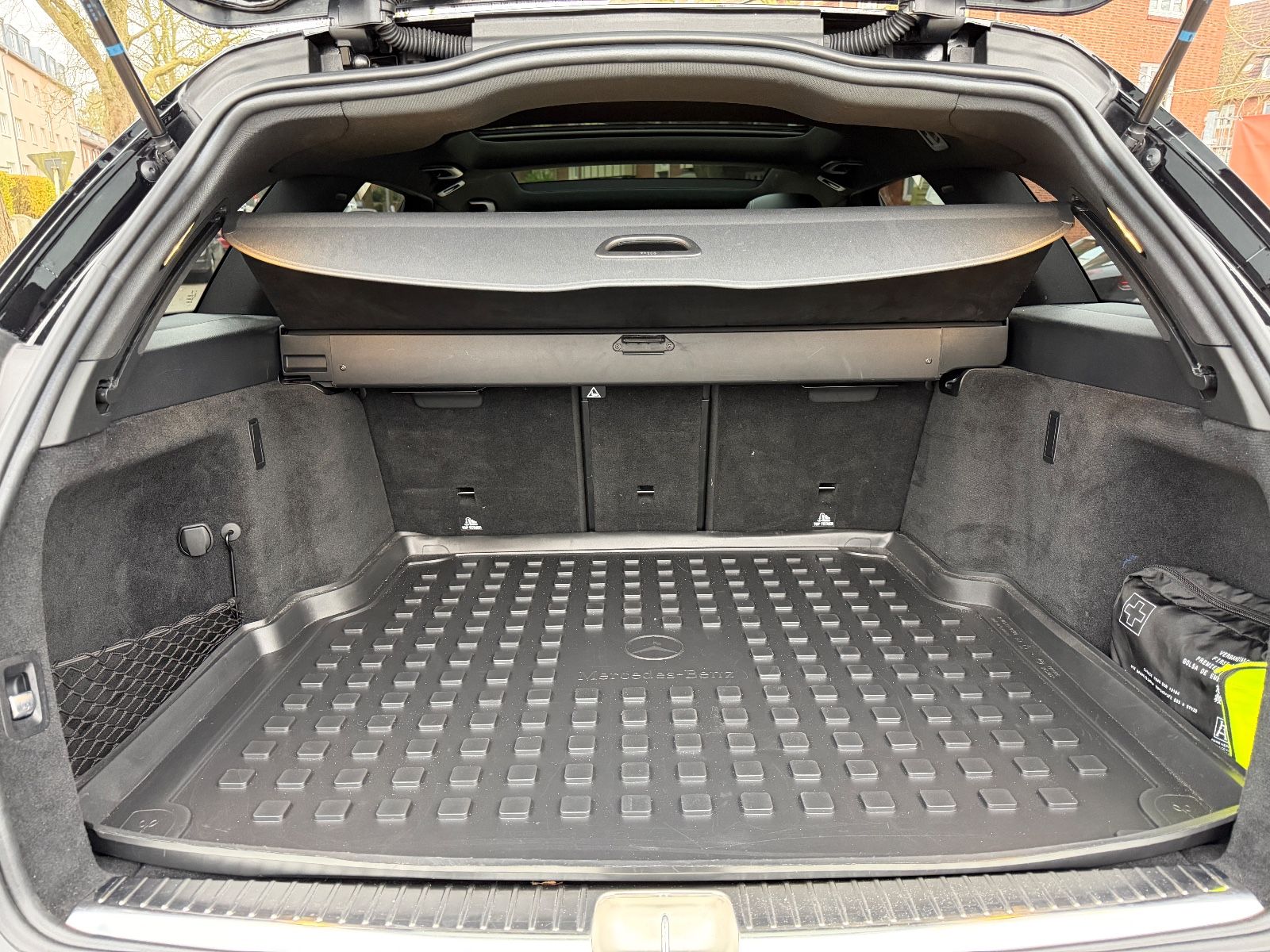 Fahrzeugabbildung Mercedes-Benz C 220 AMG*PANO*BURMESTER*360°KAM*MEMO*ACC*LED*