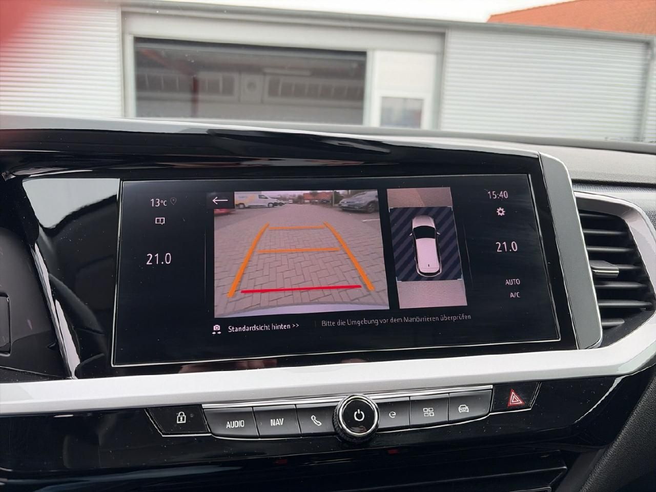 Fahrzeugabbildung Opel Grandland 1,6 Ultimate Plug-in-Hybrid