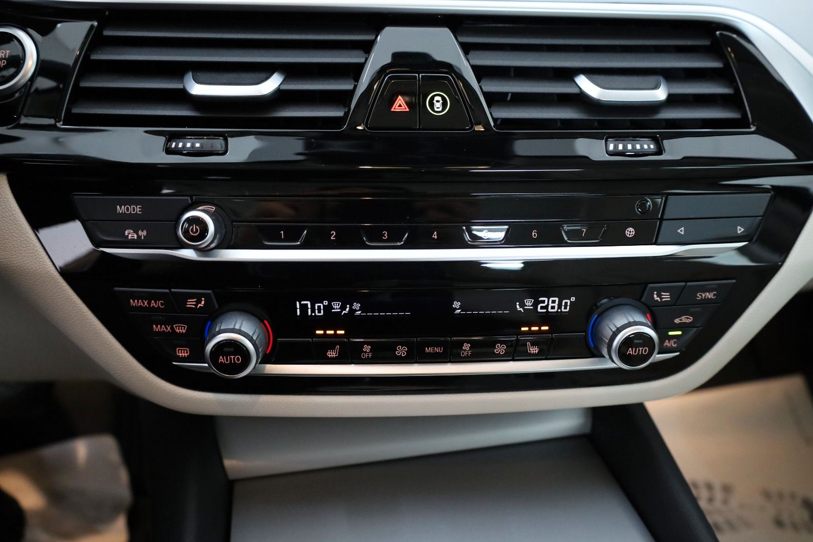 Fahrzeugabbildung BMW 530e Leder,Navi,LED,SpSi,SH,Kamera,Parkassist.