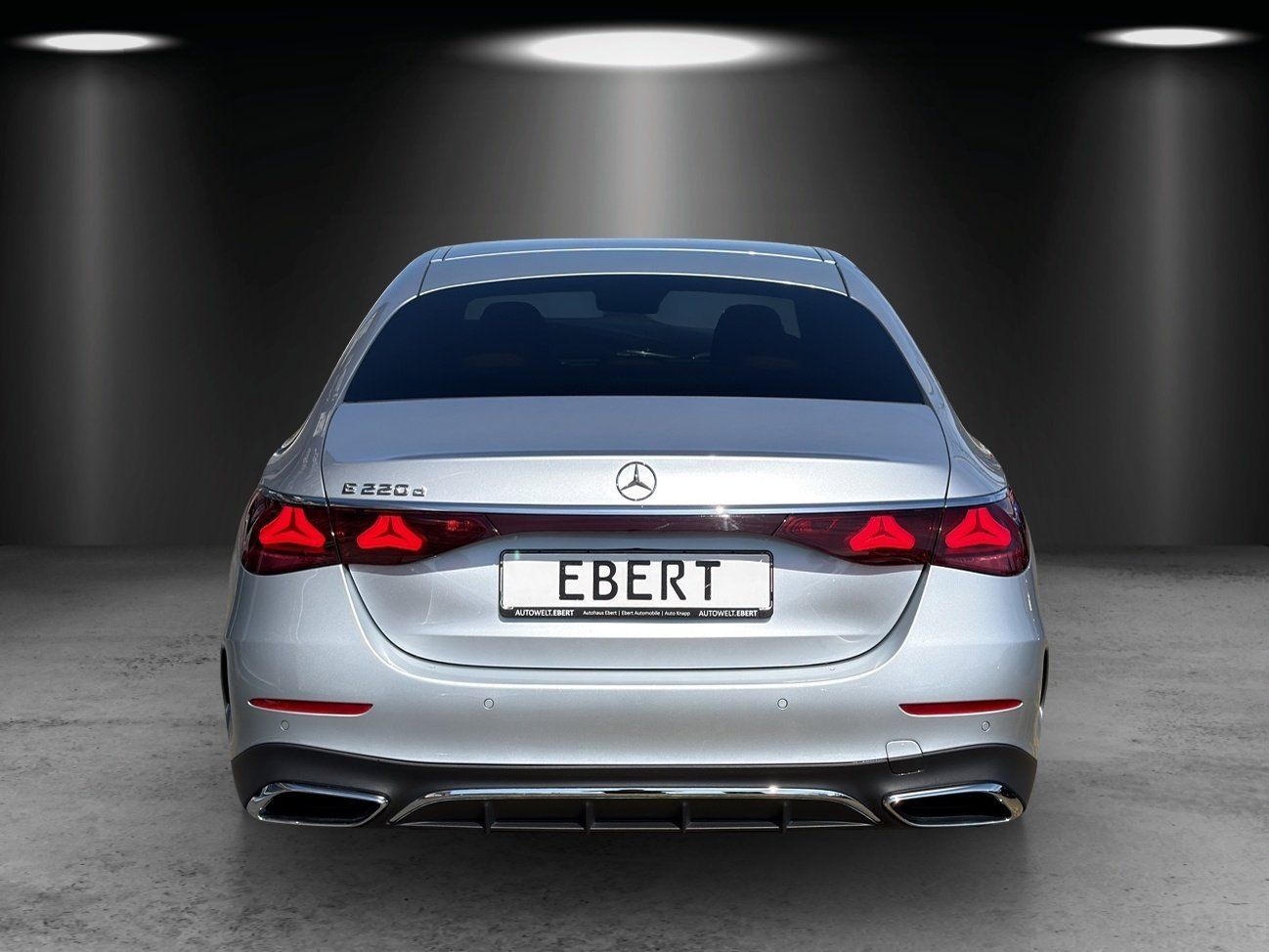 Fahrzeugabbildung Mercedes-Benz E220d AMG Prem HYPER FahrAssi HAL Sitzklim AIRMA