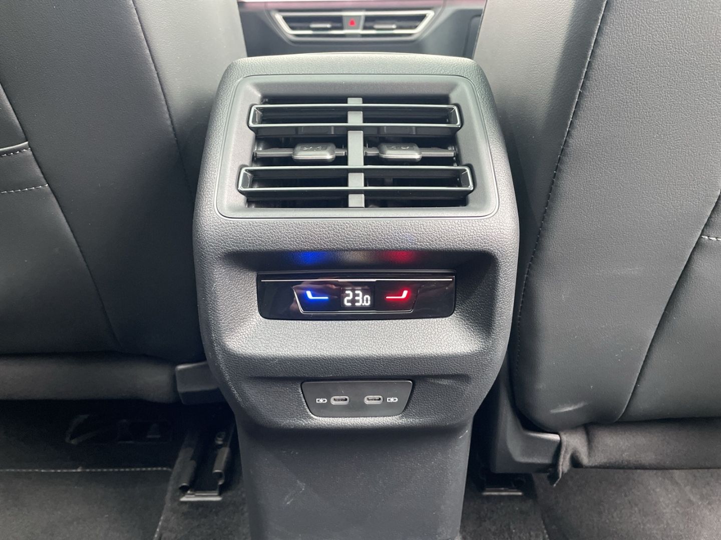 Tiguan 2.0 TDI R-Line 4Motion AHK/Pano/360°Kamer