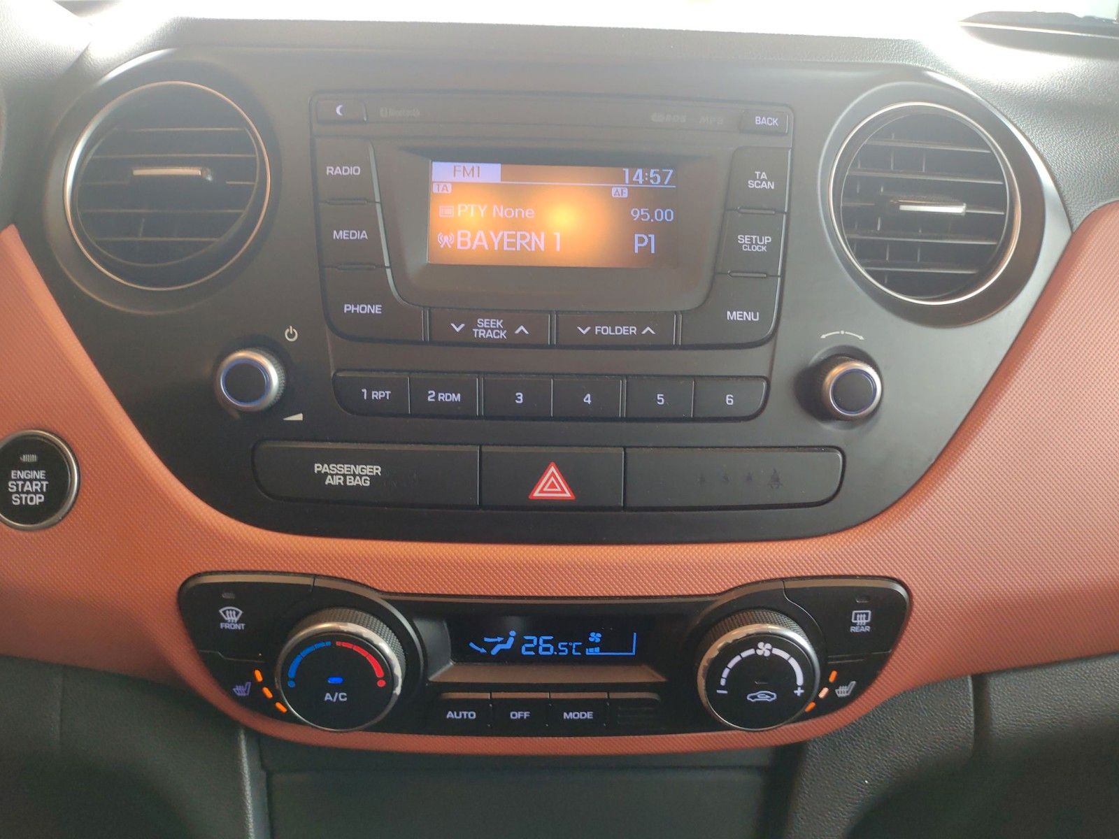 Fahrzeugabbildung Hyundai i10 Style ! PDC ! beh. LR ! Schiebedach ! VOLL !