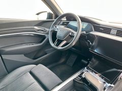 Fahrzeugabbildung Audi Q8 55 e-tron qu S Line MATRIX LUFT HuD 20"