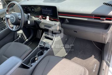 Hyundai KONA - 11