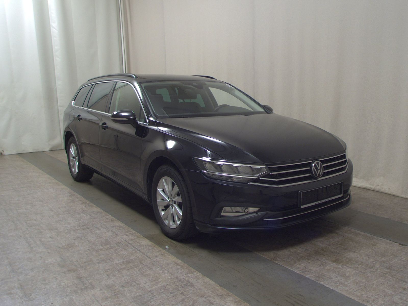 Volkswagen Passat Variant 2.0 TDI Business Navi LED DC RFK imagem 3