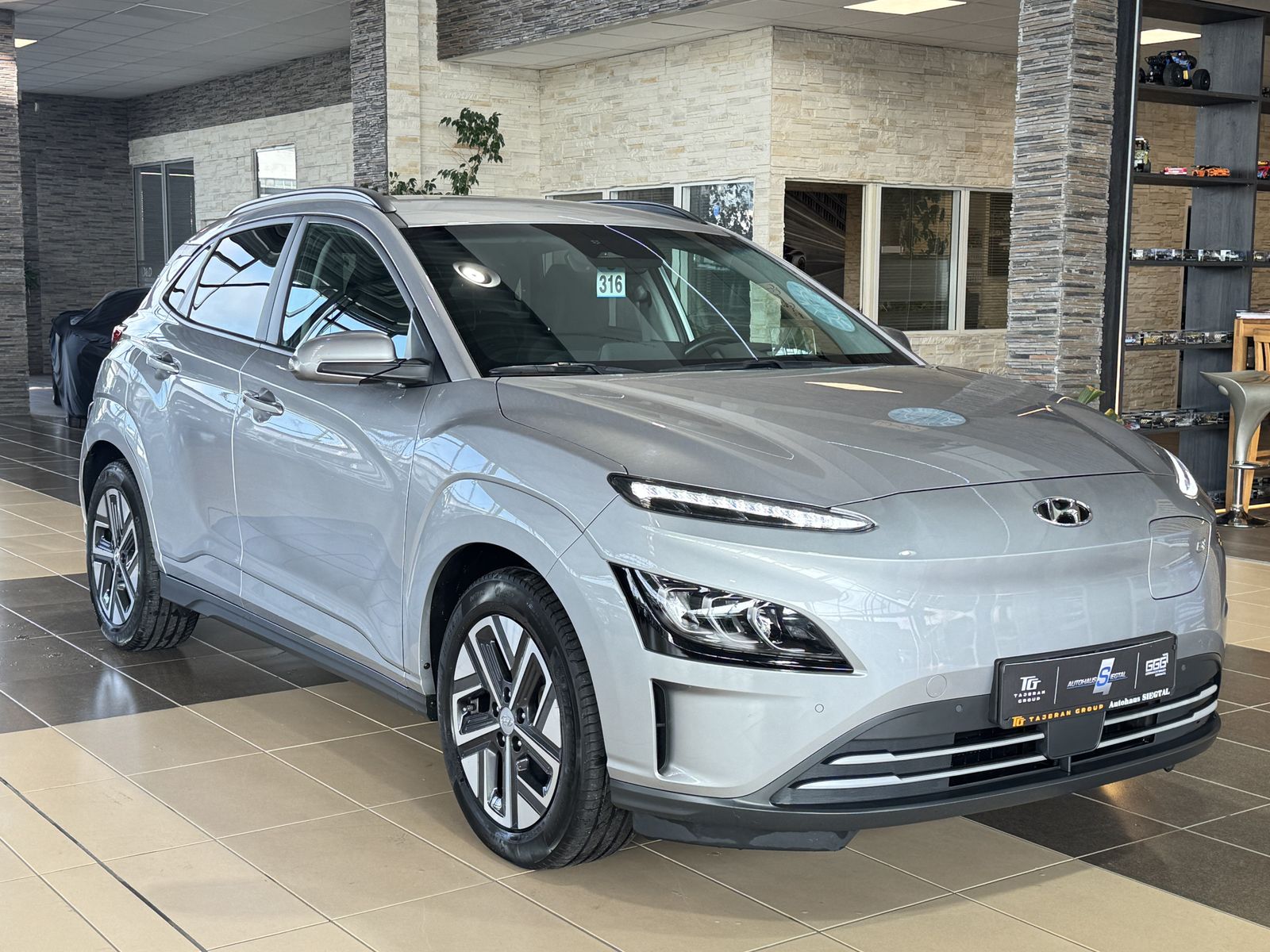 Hyundai Kona Trend R.Cam Navi Krell HUD ACC SHZ LED