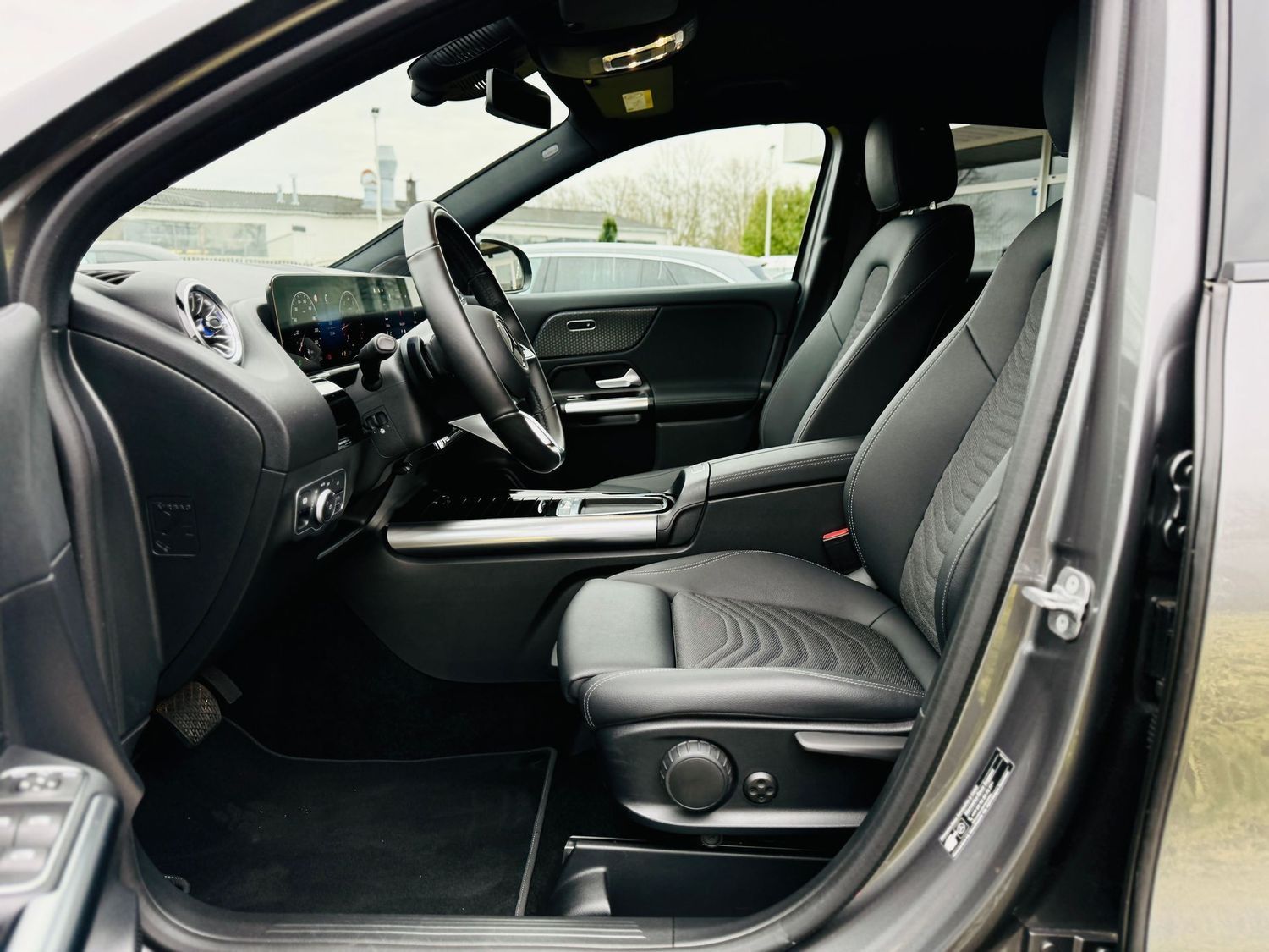 Fahrzeugabbildung Mercedes-Benz GLA 180 PROGRESSIVE Advanced NIGHT, EasyPack, RF