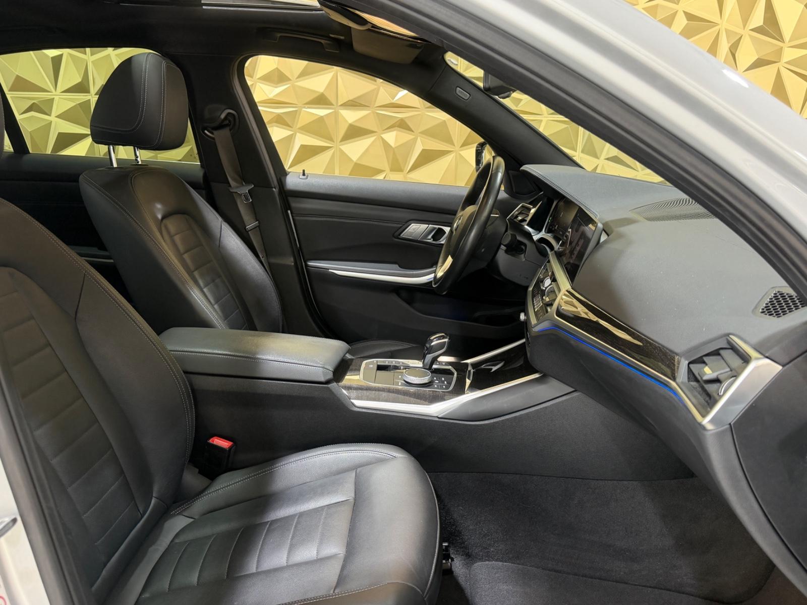 BMW 330 i xDrive Lim. Luxury Line|1.HAND|NAVI|LEDER|