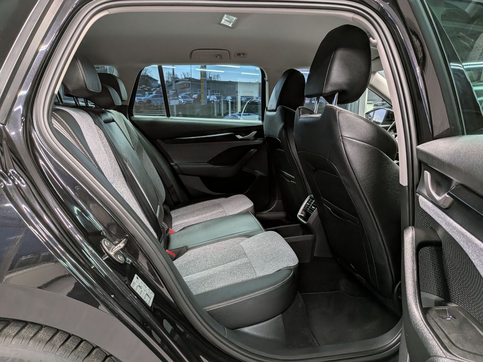 Fahrzeugabbildung SKODA Octavia 1.5 TSI mHEV DSG ACC Style-Paket AHK 17"