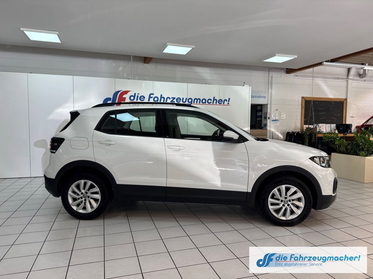 Fahrzeugabbildung Volkswagen T-Cross Life 1.0 TSI EU6d Musikstreaming DAB Tot