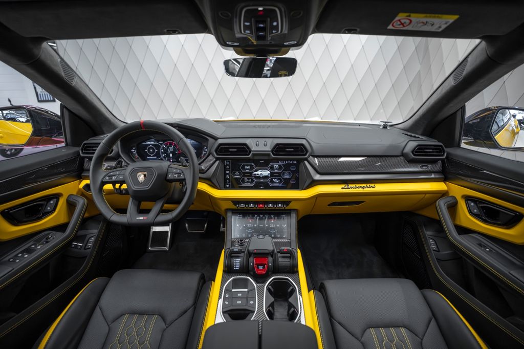 Urus 4.0 V8 SE YELLOW/BLACK YELLOW PANO B&O - Bild 19