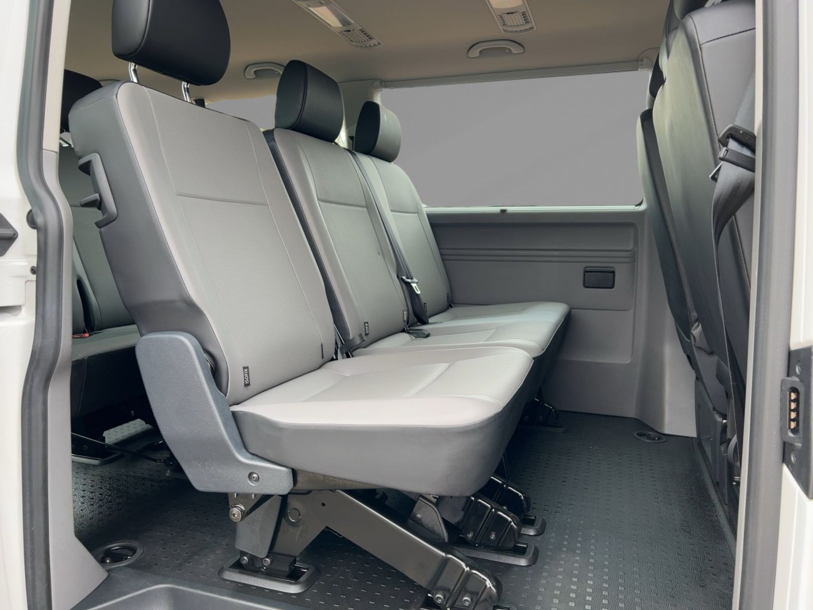 Fahrzeugabbildung Volkswagen T6.1 Caravelle 2.0 TDI Comfortline lang Klima DA