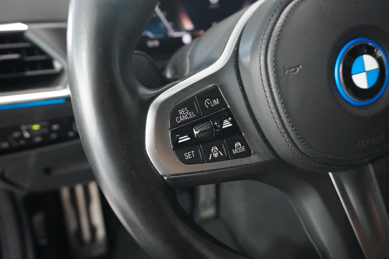 Fahrzeugabbildung BMW i4 Gran Coupe 40 eDrive M-SPORT NAVI/LED/360°/SH
