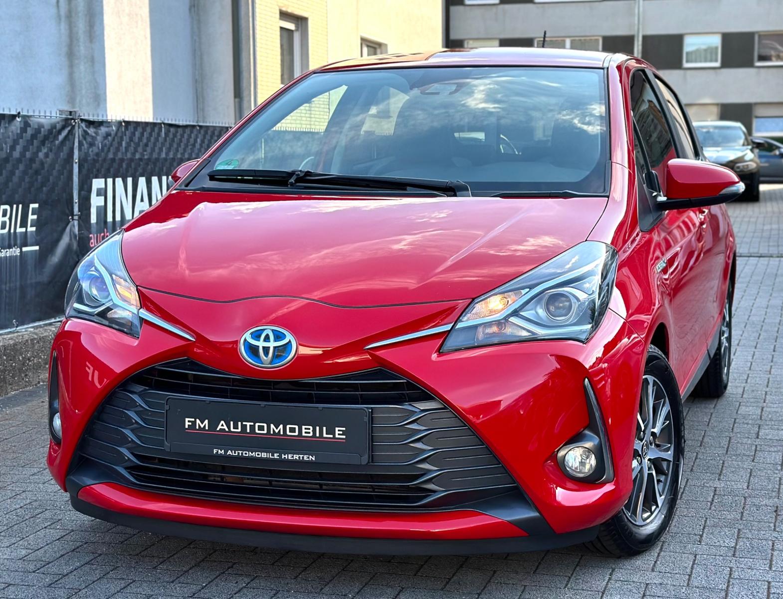 Toyota YARIS HYBRID Y20 SONDERMODELL CLUB *1.HD*KAMERA*