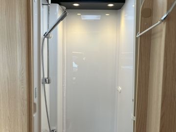 Sunlight Adventure I 67S TV Paket 8G Autom. Combi 6E