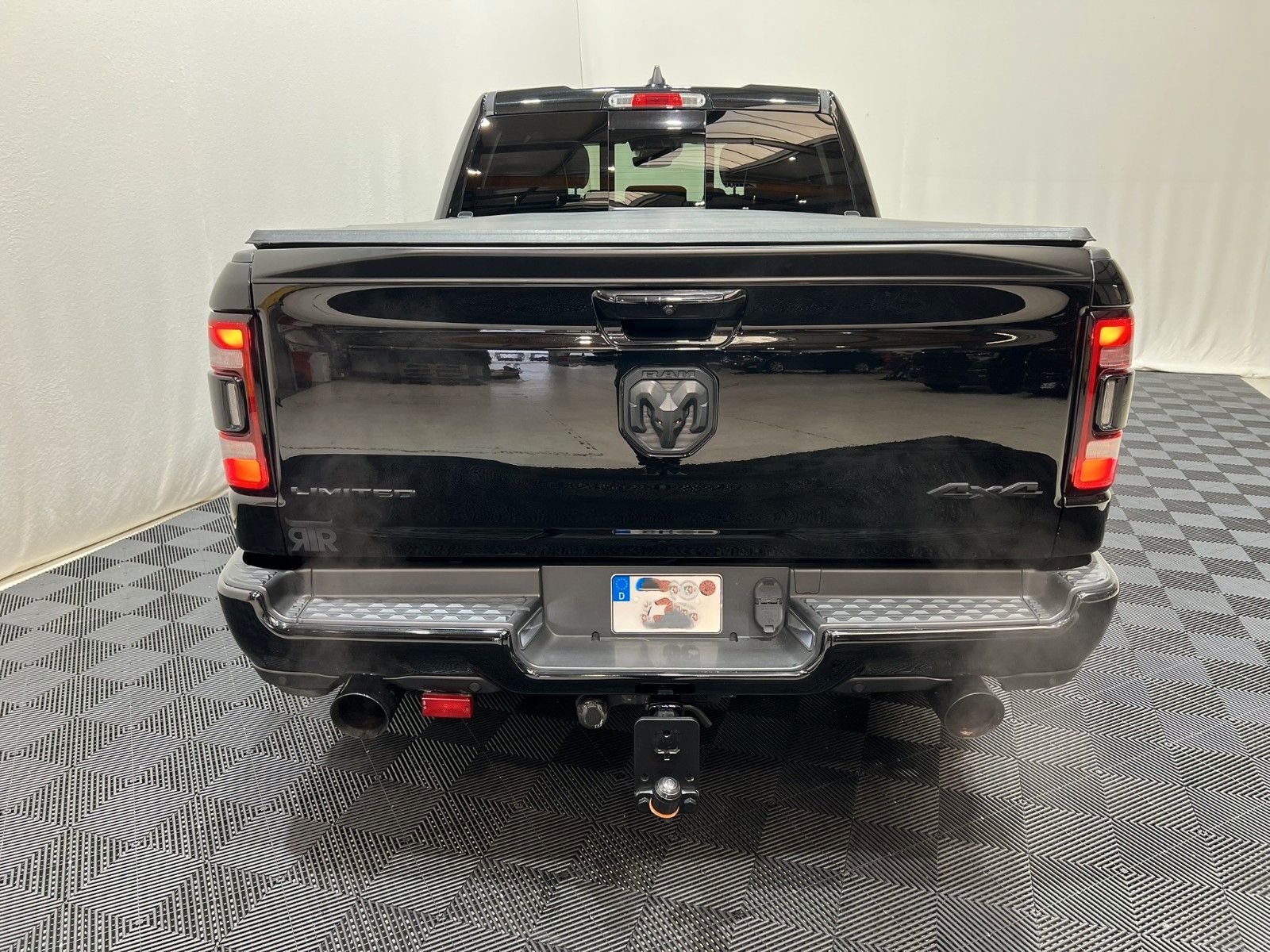 Fahrzeugabbildung Dodge RAM 1500 LIMITED NIGHT CREW CAB 4X4 *RTR UMBAU*