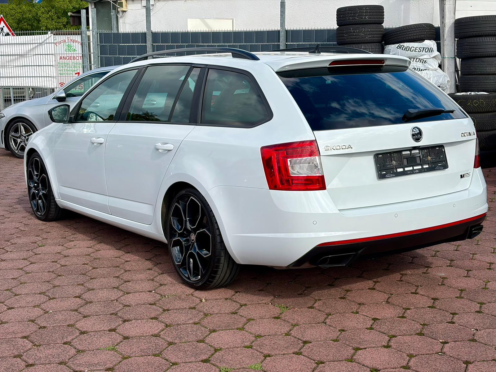 Skoda Octavia Combi RS 230 ch DSG • ACC • Caméra • CarPlay • Keyless • Hayon électrique