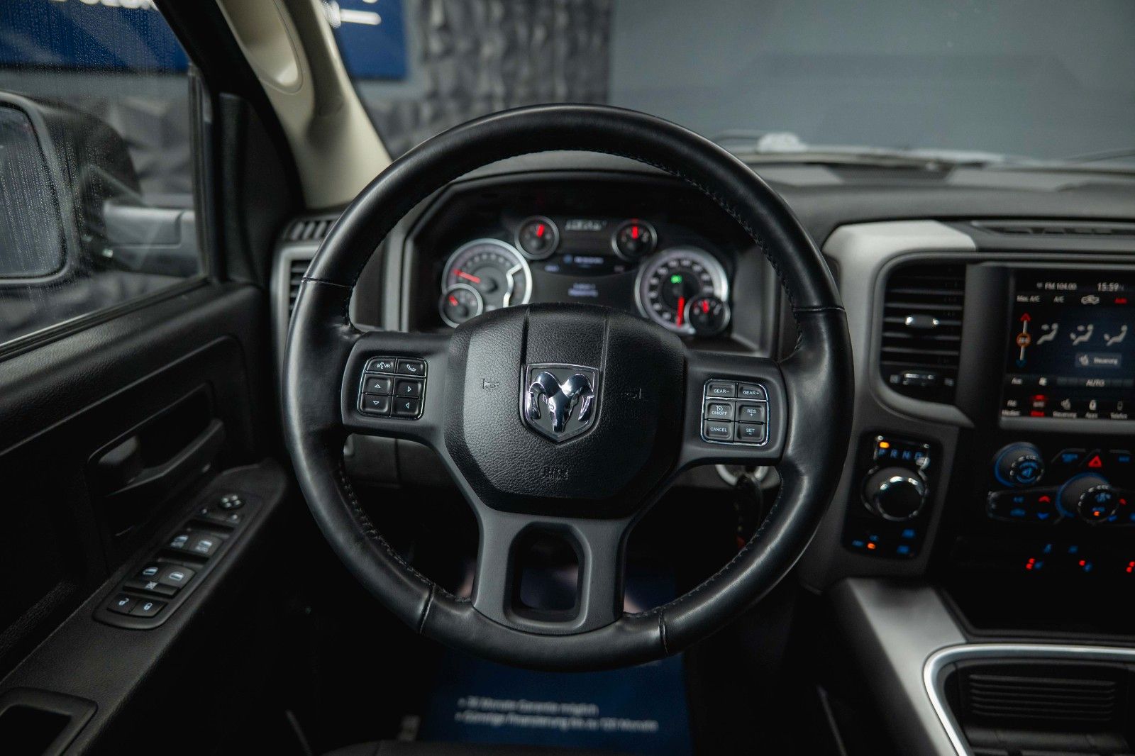 Fahrzeugabbildung Dodge RAM 5.7 V8 HEMI 4x4 OFFROAD Night-Paket *LED*AHK