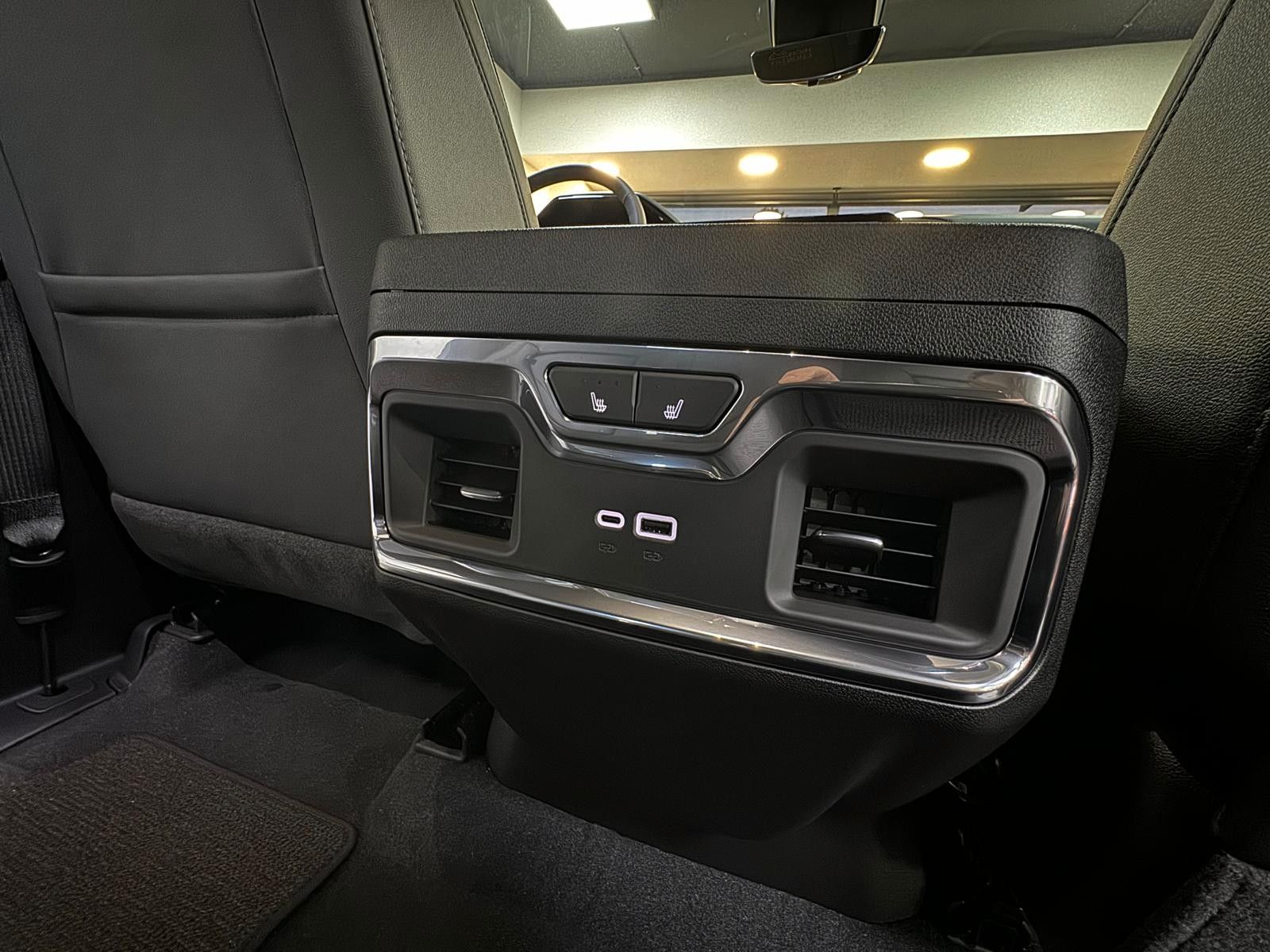 Fahrzeugabbildung Chevrolet 26 SILVERADO MIDNIGHT HIGH COUNTRY 6.2L V8-4x4