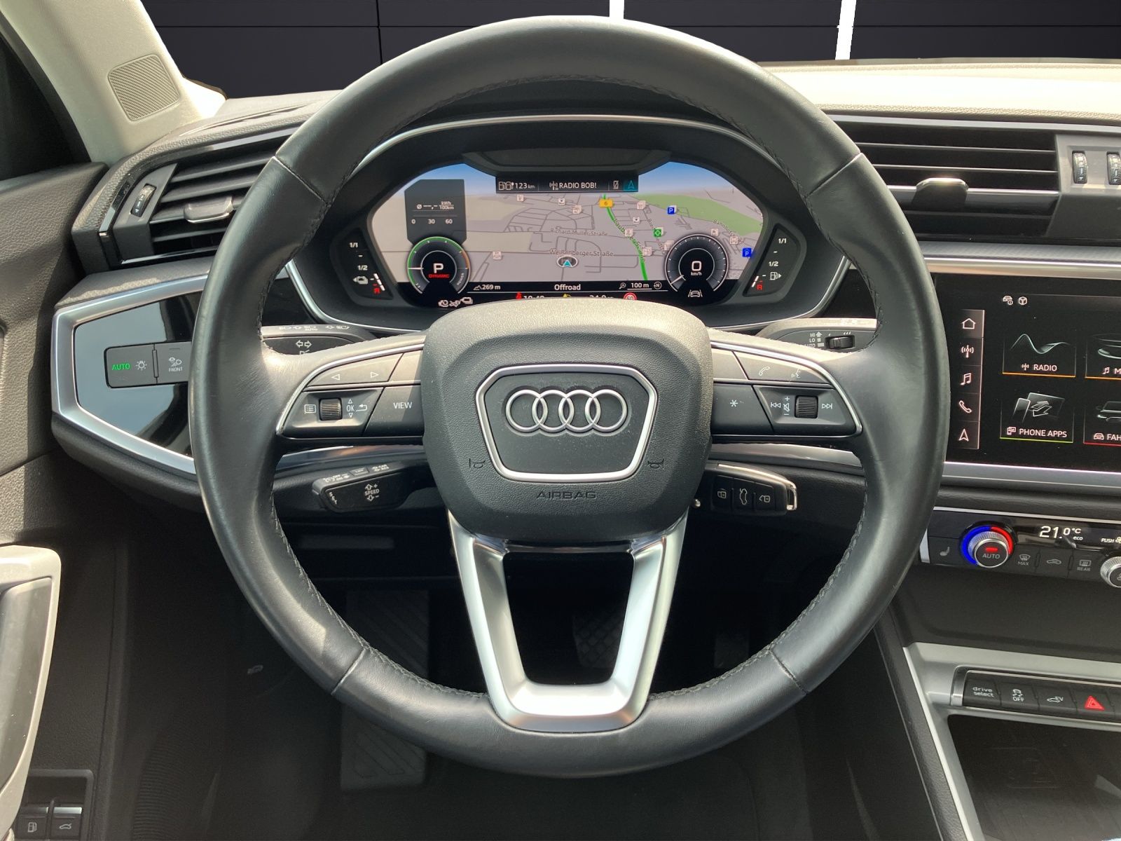 Fahrzeugabbildung Audi Q3 45 TFSI e MATRIX NAVI AHK RFK SHZ GRA