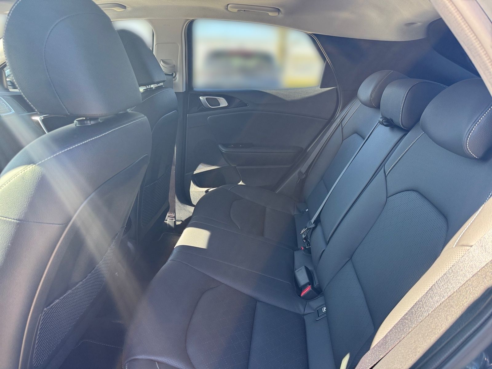 Fahrzeugabbildung Kia XCEED 1.5T 140 DCT7 PLATINUM GLAS