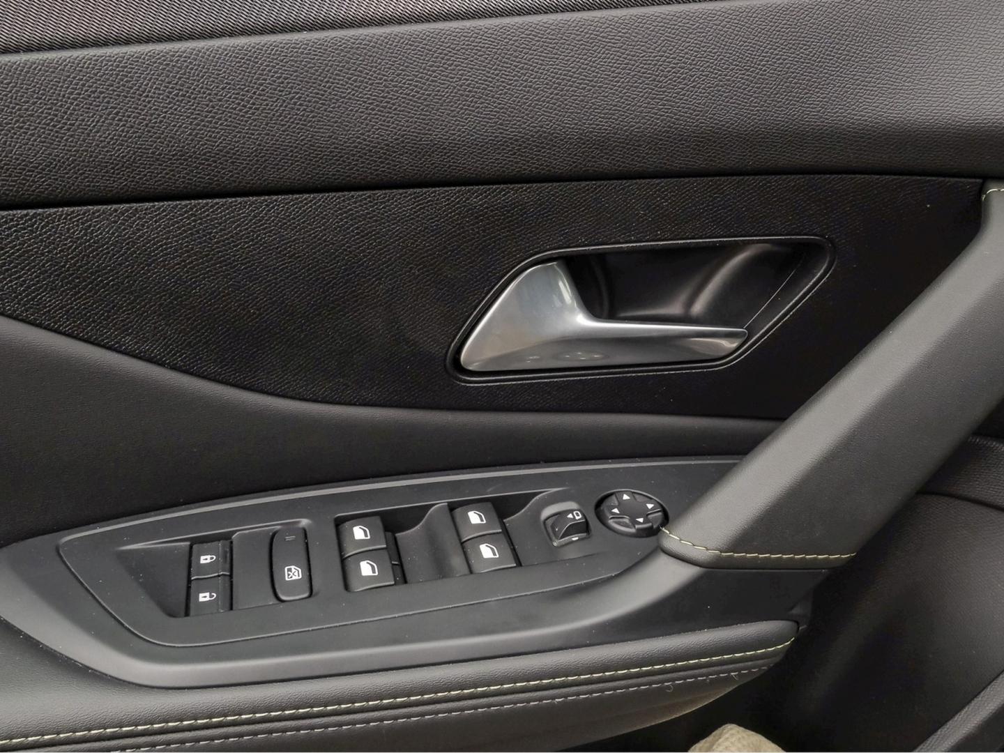 Peugeot 308 SW GT Navi Panorama Voll-Leder Vol-LED Alu P