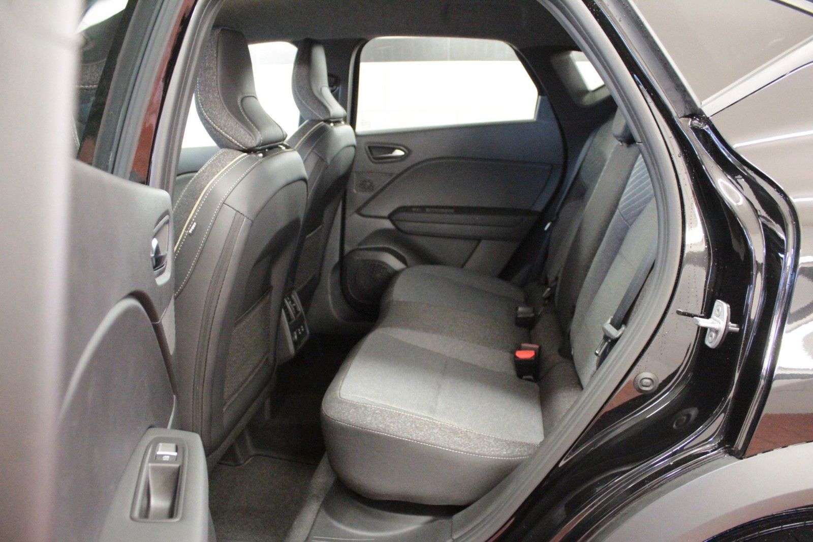 Fahrzeugabbildung Renault Captur Mild Hybrid 160 EDC Techno #15173